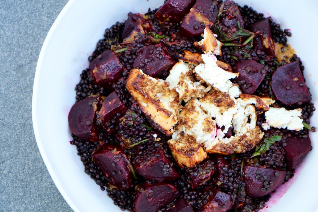 Belugalinser med ovnsbakt feta og&nbsp;rødbeter