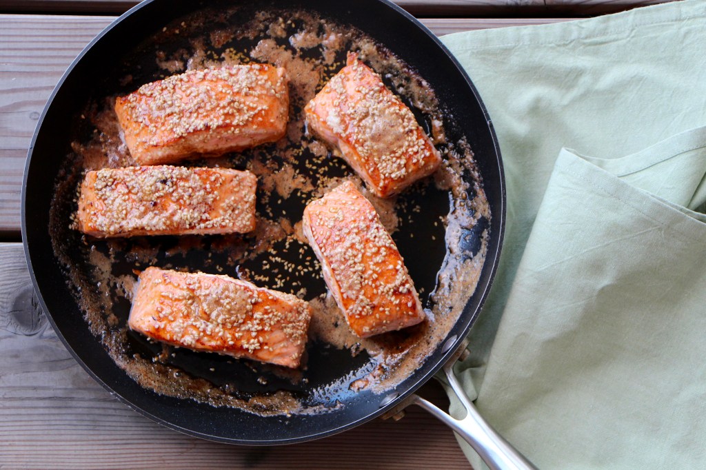 Laks med brunet smør, soya og&nbsp;honning