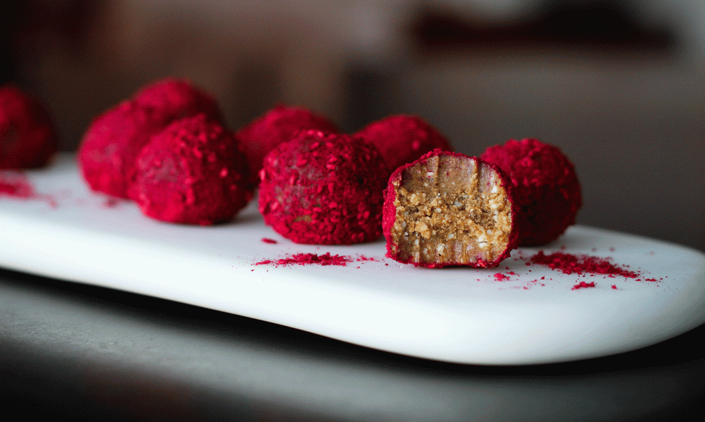 RÅ lakriskuler med&nbsp;bringebær