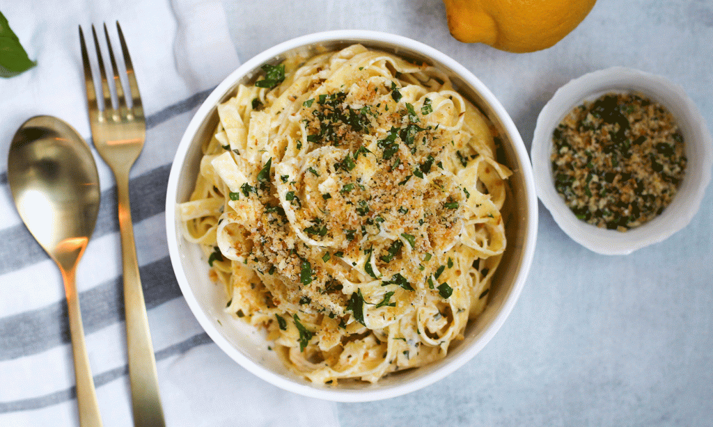 Sitronpasta med crunchy&nbsp;topping