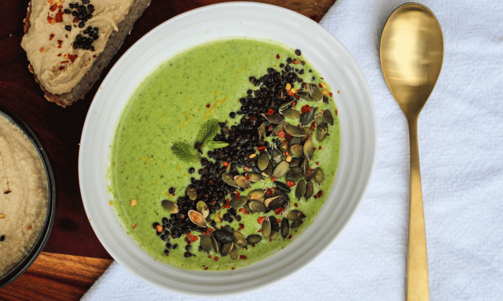 Brokkoli- og ertesuppe med&nbsp;mynte