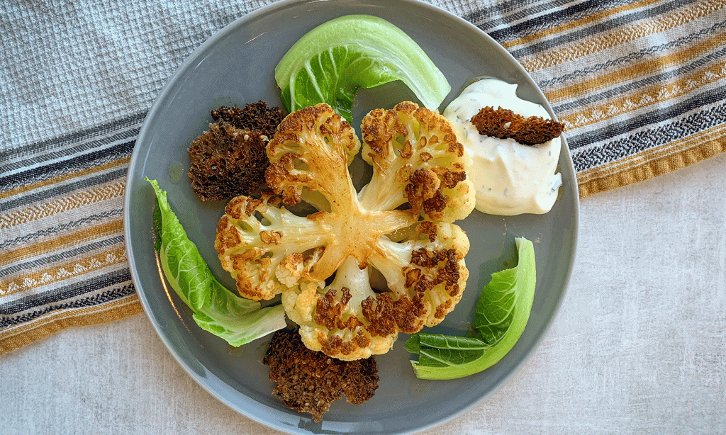 Karamellisert blomkål med Creme Fraiche og&nbsp;rugchips