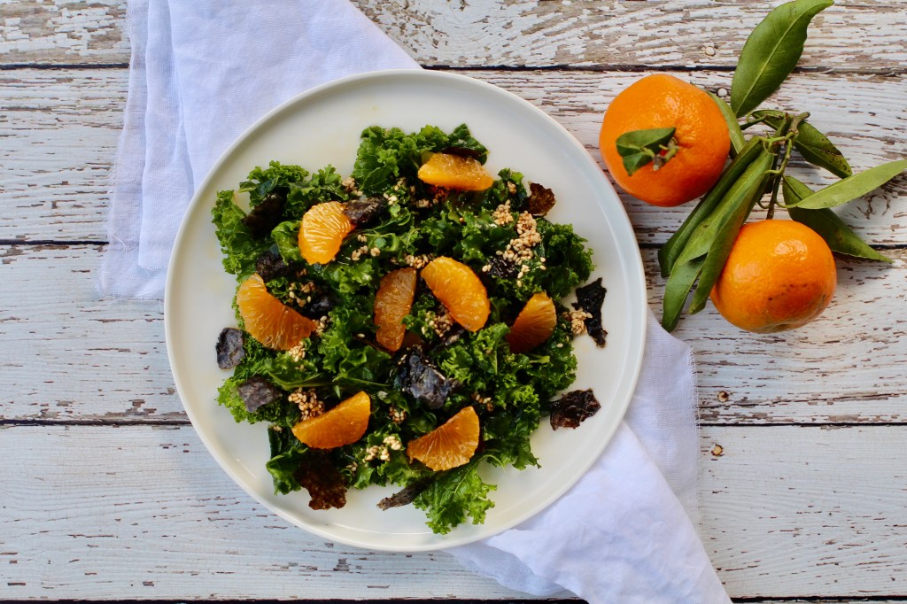 Grønnkålsalat med sesamdressing