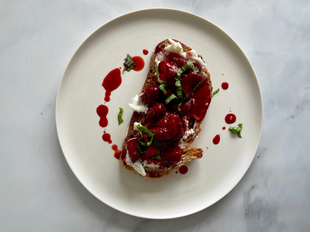 Ovnsbakte jordbær med honning og&nbsp;balsamico