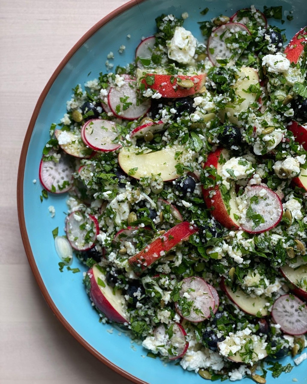 Bulgursalat med frukt og&nbsp;bær